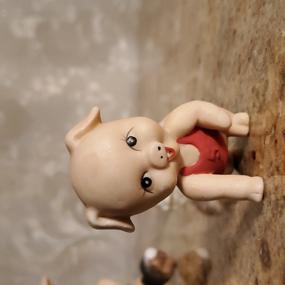 Vintage ceramic porcelain piglet figurines - Picture 6 of 17
